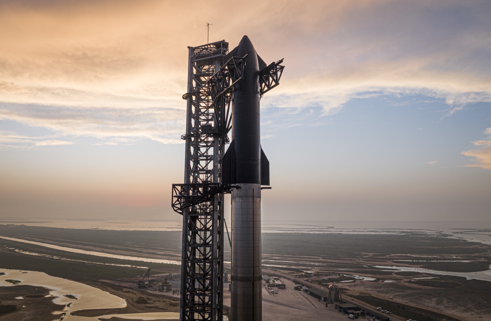 Starship stacked on the launch mount at Starbase, Texas, before its first test flight, April 2023